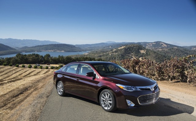 Toyota Avalon 2013-12.jpg